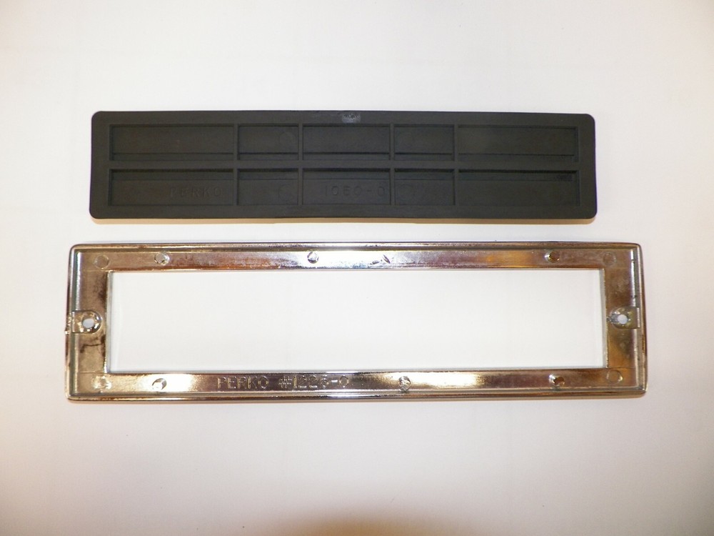 Bayliner Capri Boat Gunnel Deck Step Pad Chrome & Black Rubber OEM
