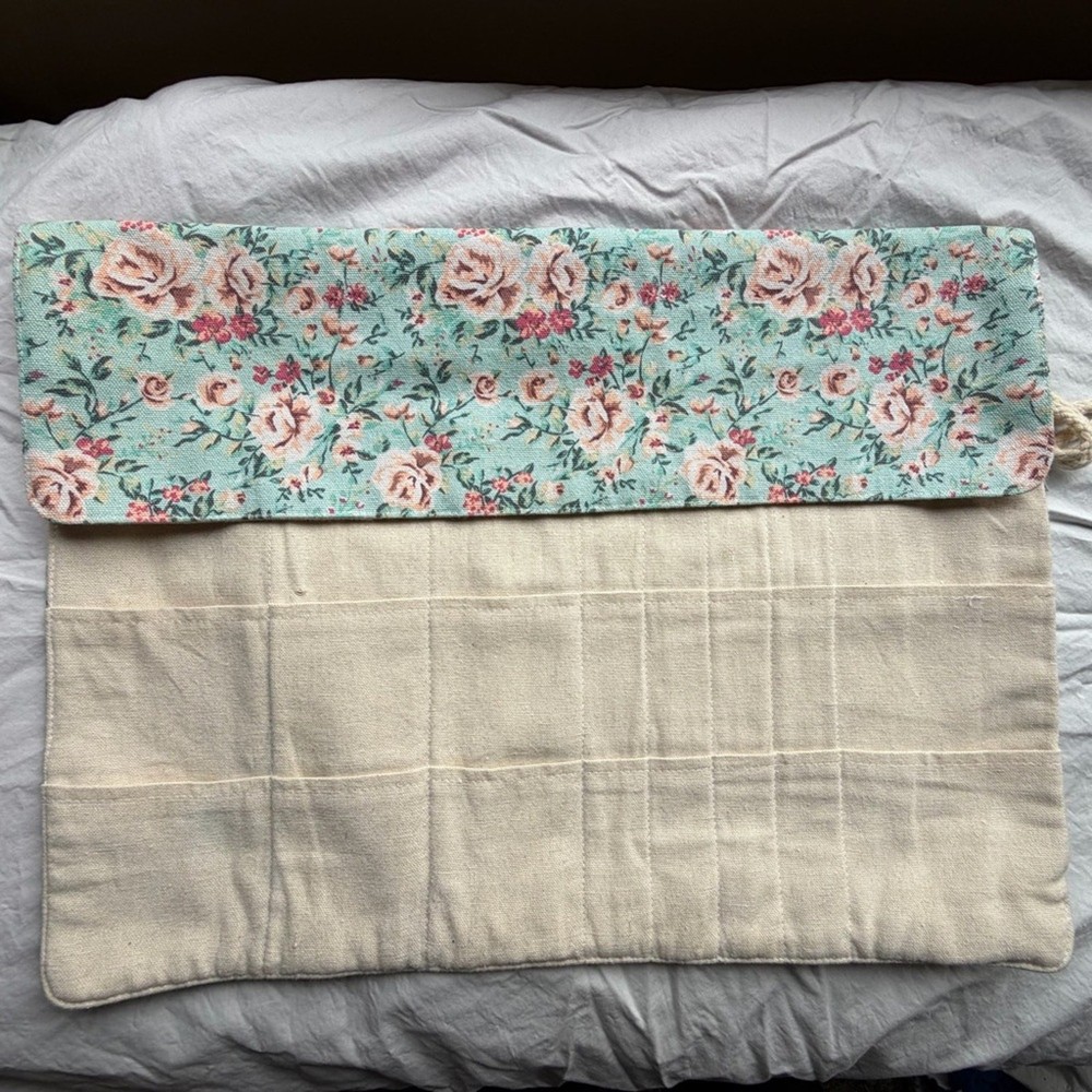 Floral Knitting Needle/Crochet Hook Holder. 🧶