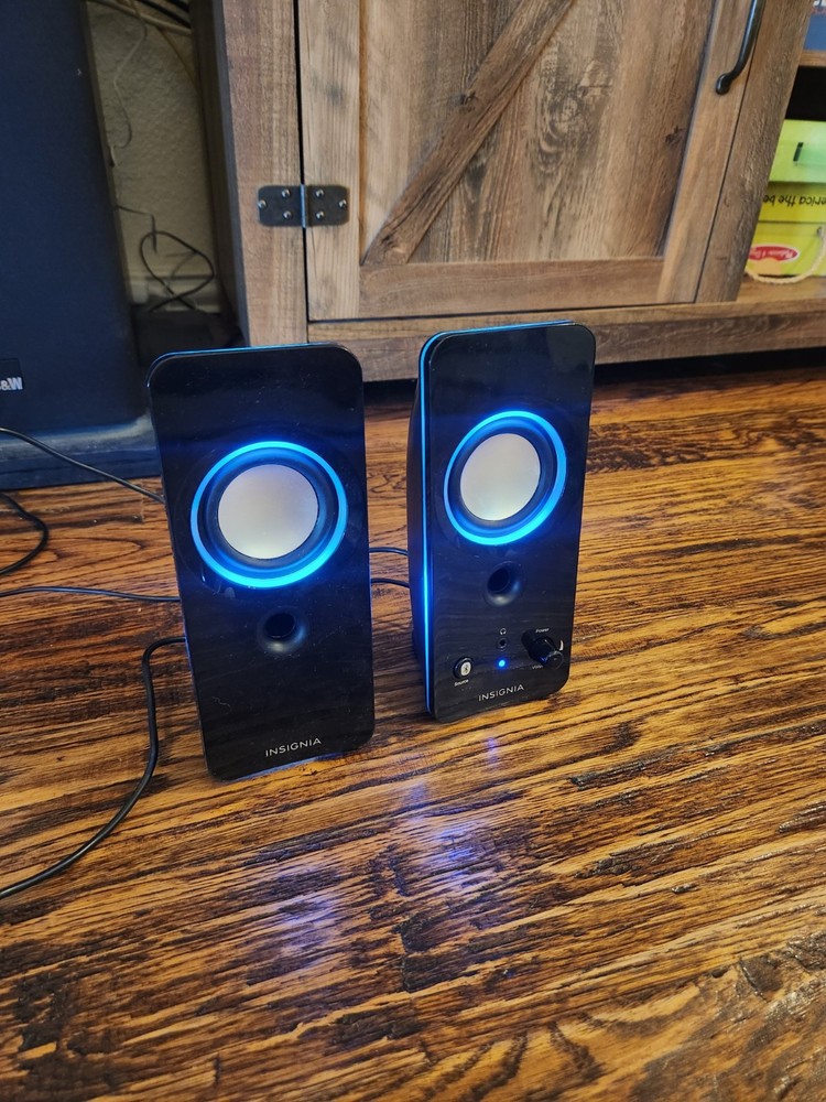 Insignia NS-2810BT Bluetooth Portable Computer Media Speaker System