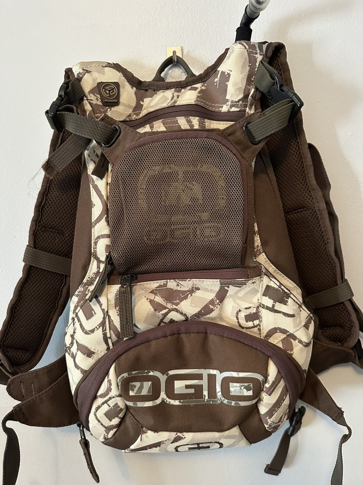 Ogio Hydration Backpack 2 Liters 70 Oz