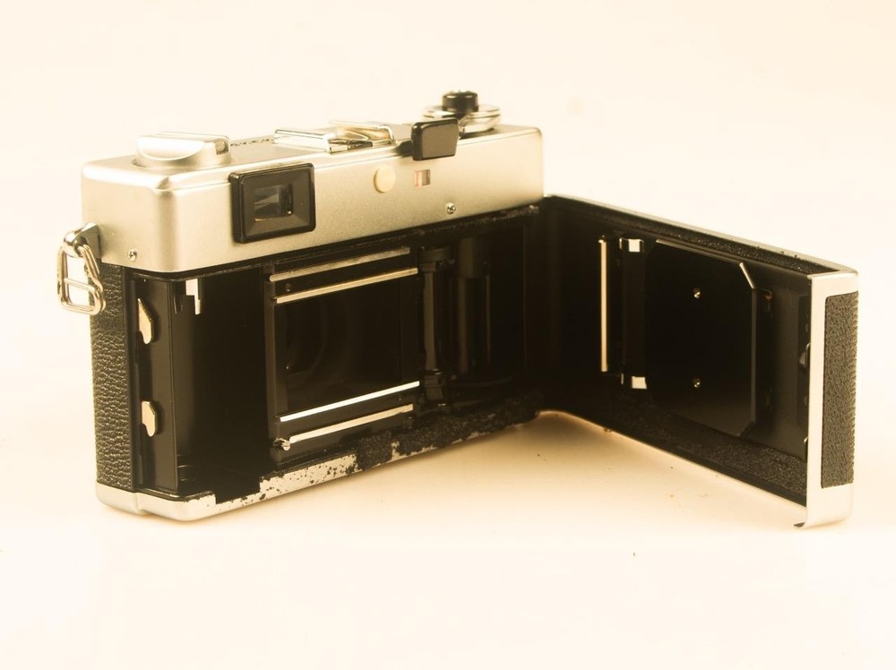 CANON: CANONET 28 RANGEFINDER 35mm CAMERA CIRCA 1971 REF: 8839A