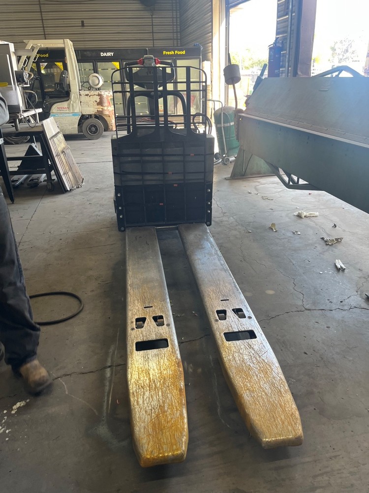 Electric Pallet Jack Raymond 8410