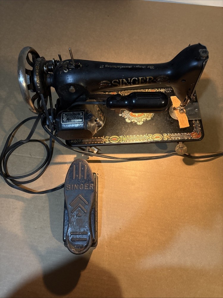 Singer Sewing Machine B.U. 7-E  Untested Sold As Is