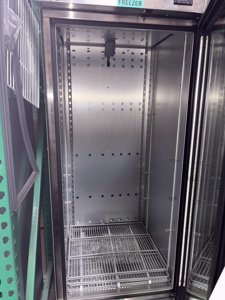 True Mfg Reach In Freezer