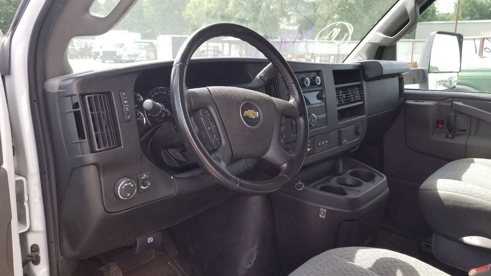 23 CHEVY EXPRESS 3500 REAR VIEW CAMERA