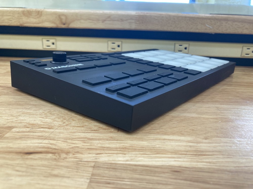 Native Instruments MASCHINE MIKRO MK3 Drum Controller USED