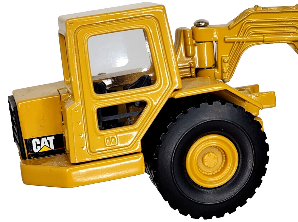 Norscot CAT 611 Wheel Tractor Scraper 1:64 Diecast Model