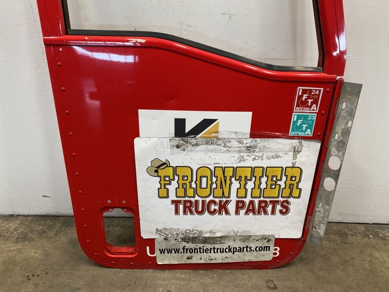 2013 Caterpillar CT660 Door (606-13906)