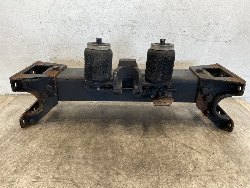 2006 Peterbilt 379 Cab Mount (630-10955)