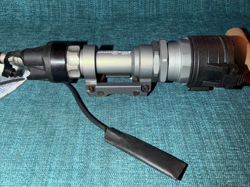 SUREFIRE Tactical Light System With Mount and pressure switch-new