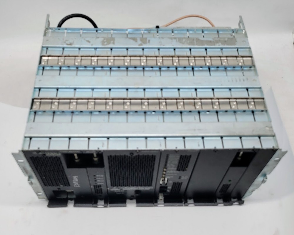 Motorola Quantar T5365A Repeater Base / DC 24V 25A