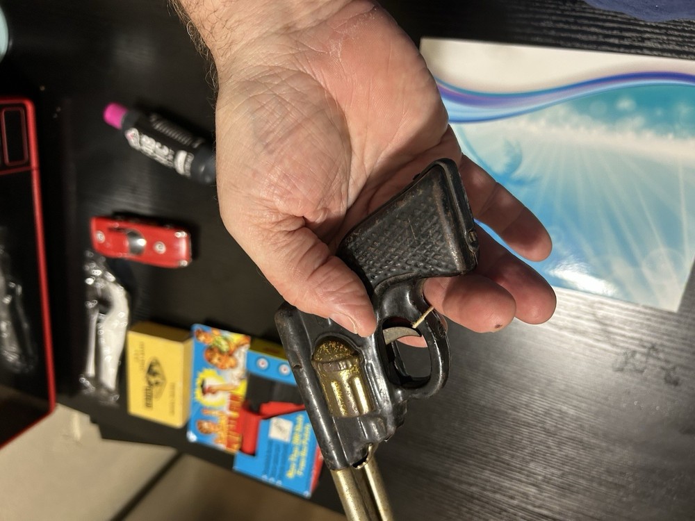 Double barrel working dart gun