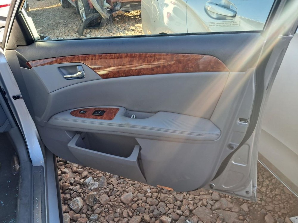 AVALON 2006 Glove Box 4896669