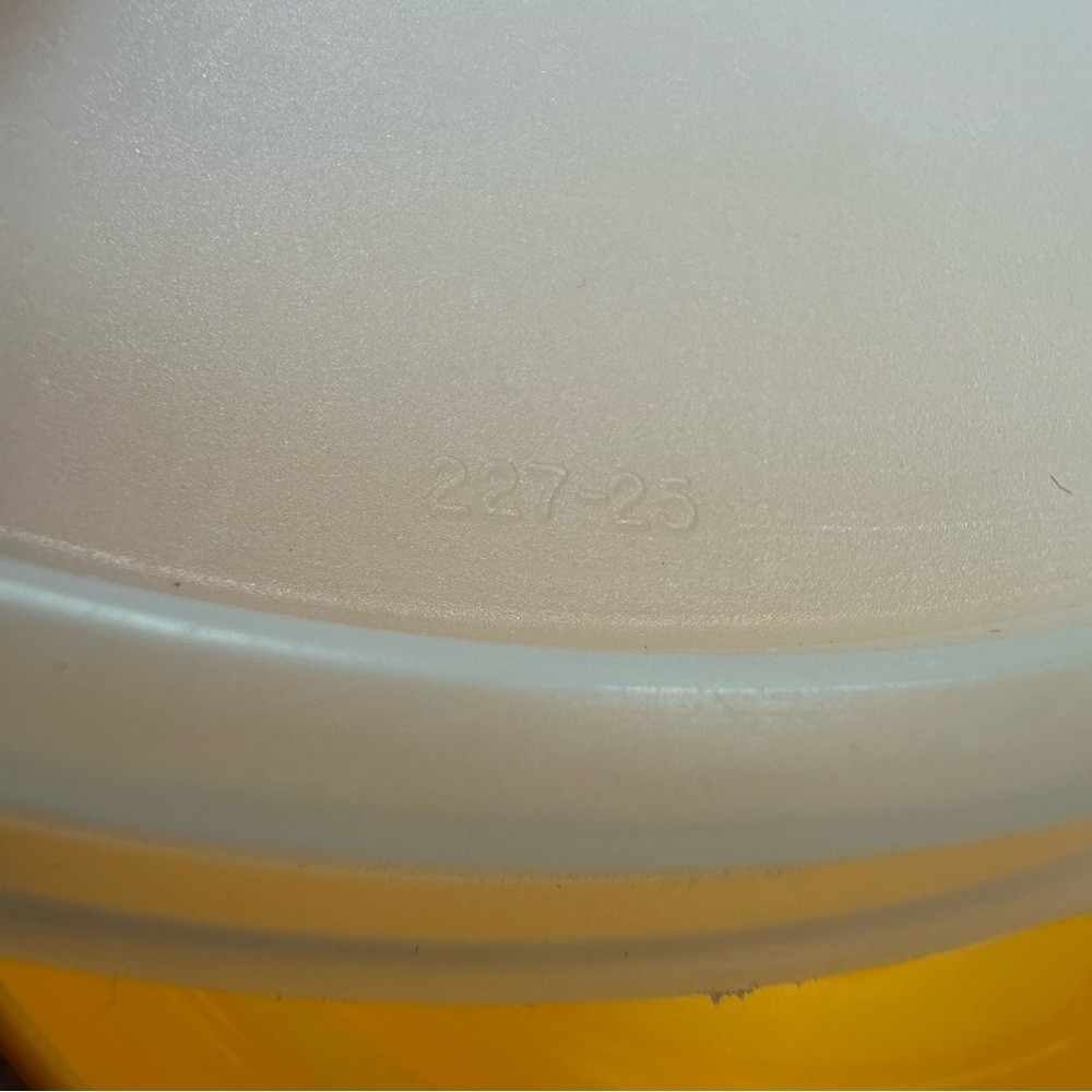 tupperware cereal Bowl with 3 clear seals "C"