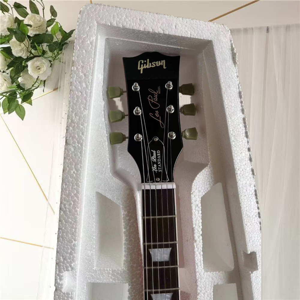 エレキギター、メーカーストレート、高品質、送料無料、6弦、色がきれい、音質が優美、モミジ