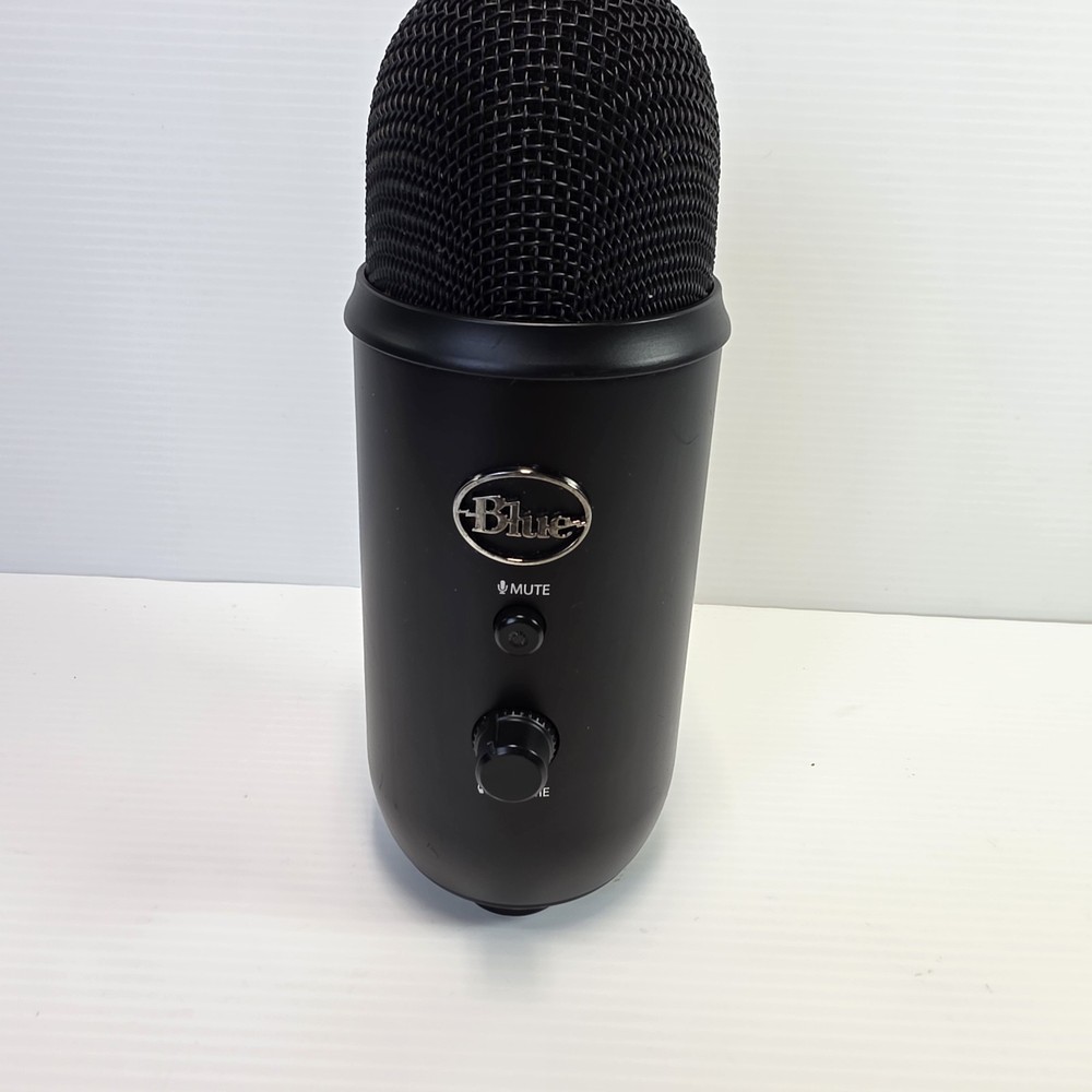 Blue Yeti Professional Multi-Pattern Black USB Condenser Microphone 888-000322