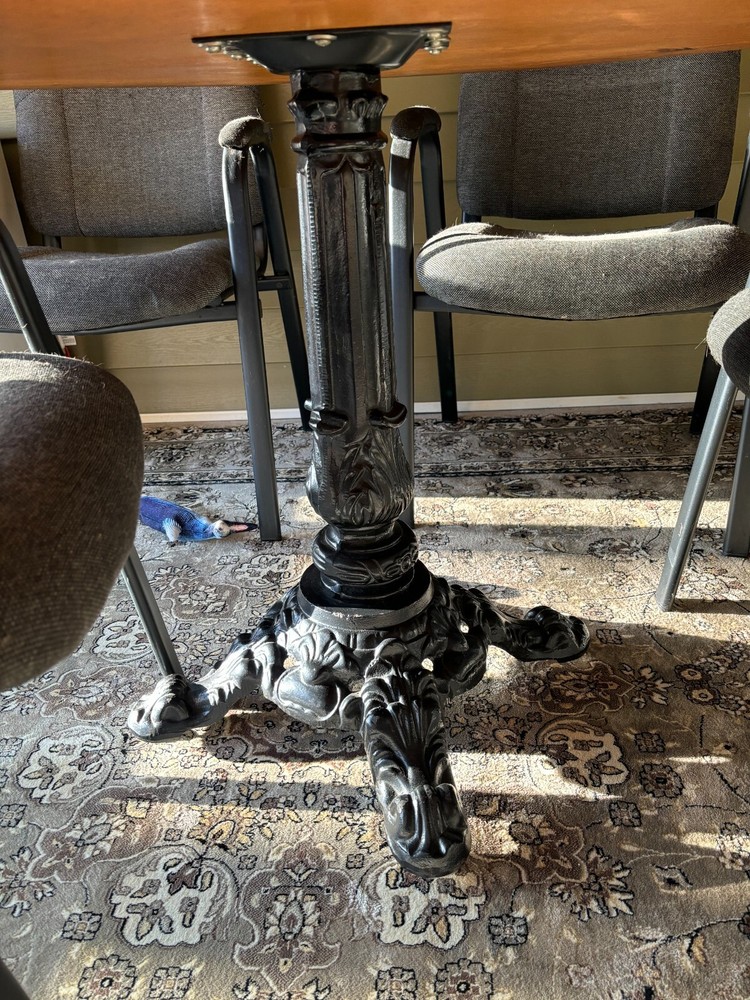 POKER TABLE WITH CHAIRS