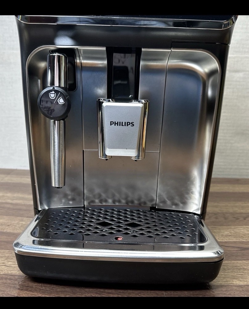 PHILIPS 3300 SERIES FULLY AUTOMATIC ESPRESSO MACHINE EP3326/90 GLOSSY BLACK