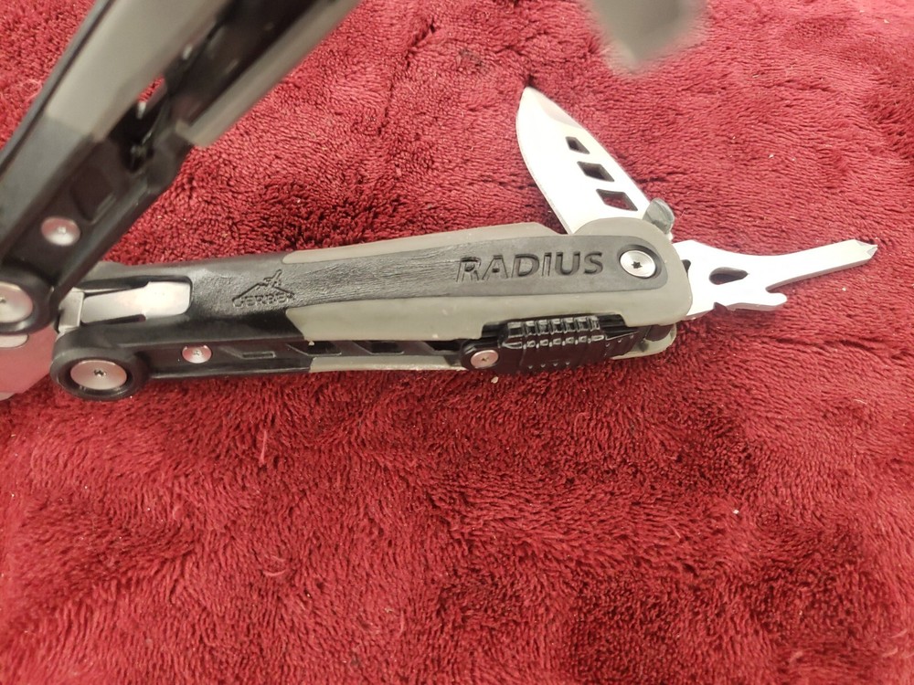 Gerber Radius Multi Tool Ergonomic 8 tool Plier with Nylon sheath USA
