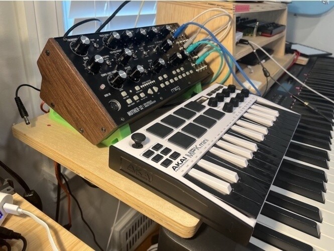 Angled Display Stand Holder for MOOG Mother-32 & DFAM Ergonomic