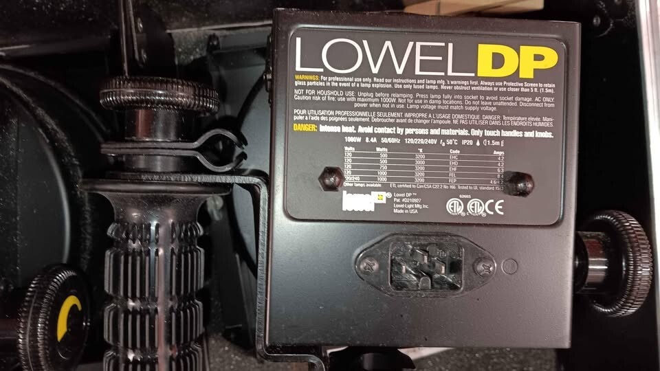 Lowel DP 4 light pro lighting kit