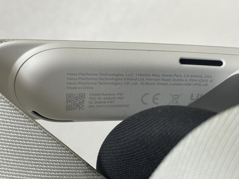 Meta Quest 3S VR Headset 256GB W/Hand Controllers