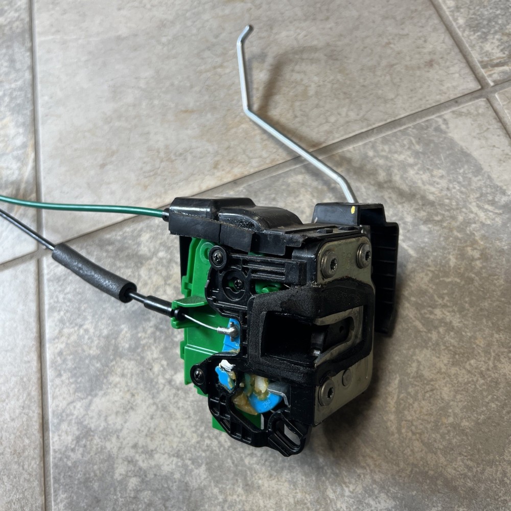 2012-2017 HYUNDAI ACCENT FRONT RIGHT CONTROL DOOR LOCK LATCH ACTUATOR OEM