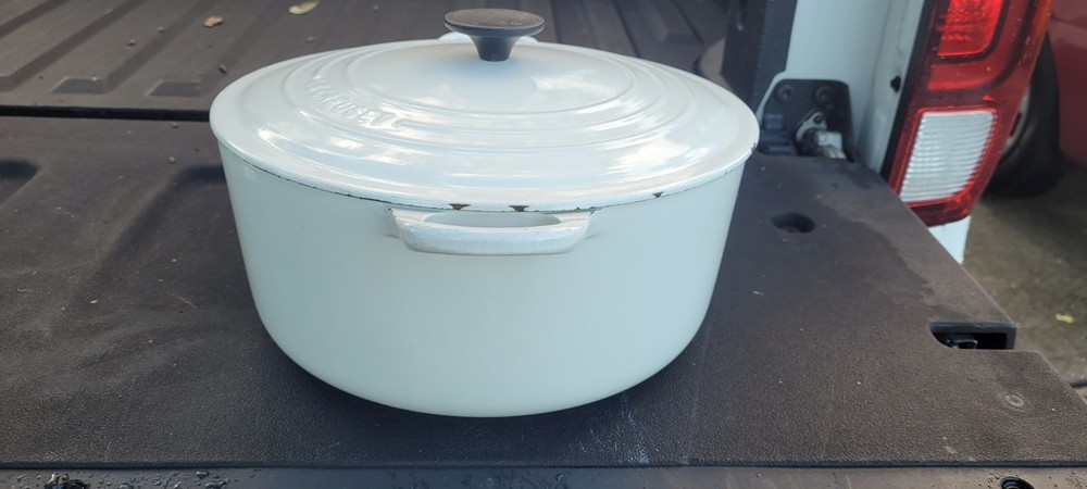 Le Creuset White 28CM Dutch Oven