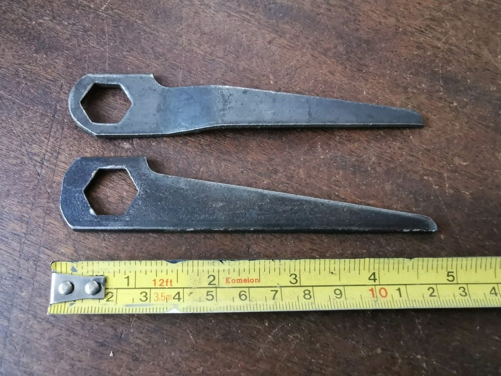2 Vintage single ended spanners, both 5/8AF, no makers names.