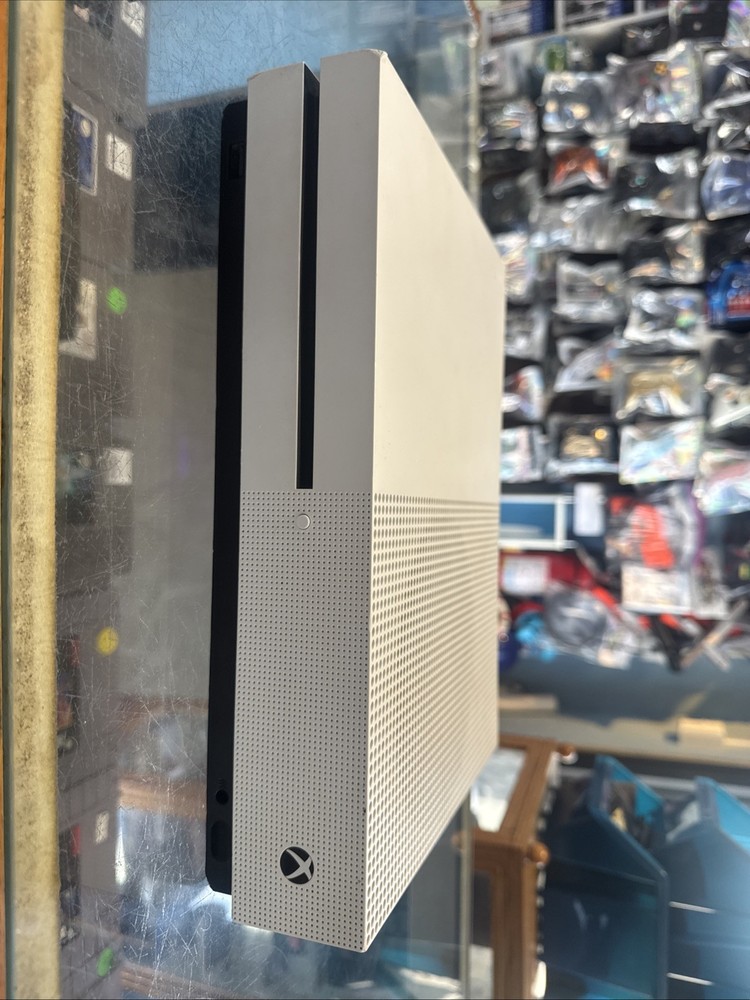 Xbox One S Console White (Microsoft) Doesn’t Display
