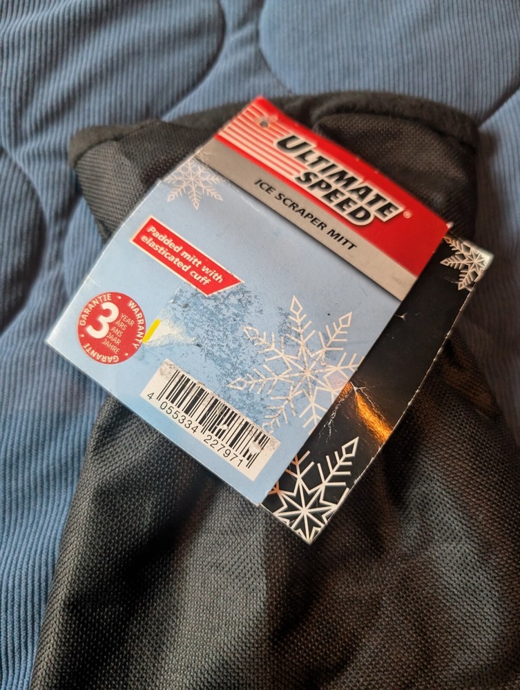 Ultimate speed ice scraper; padded glove with elasticated cuff