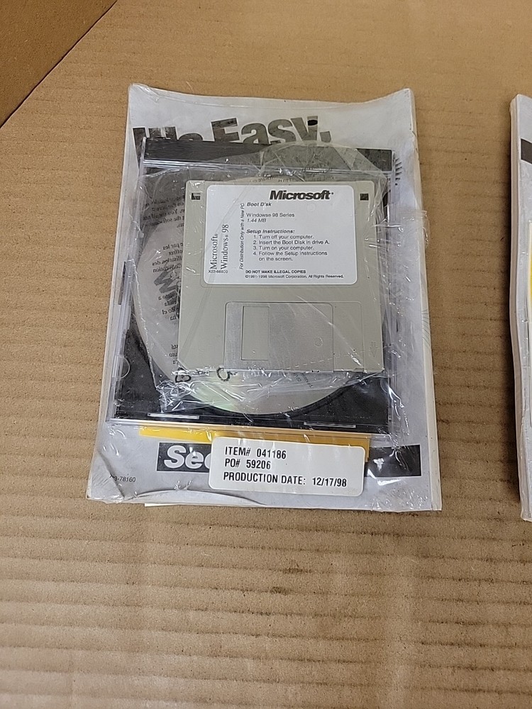 Windows 98 operating system with Boot Disk (floppy) +CD With Product Key *READ