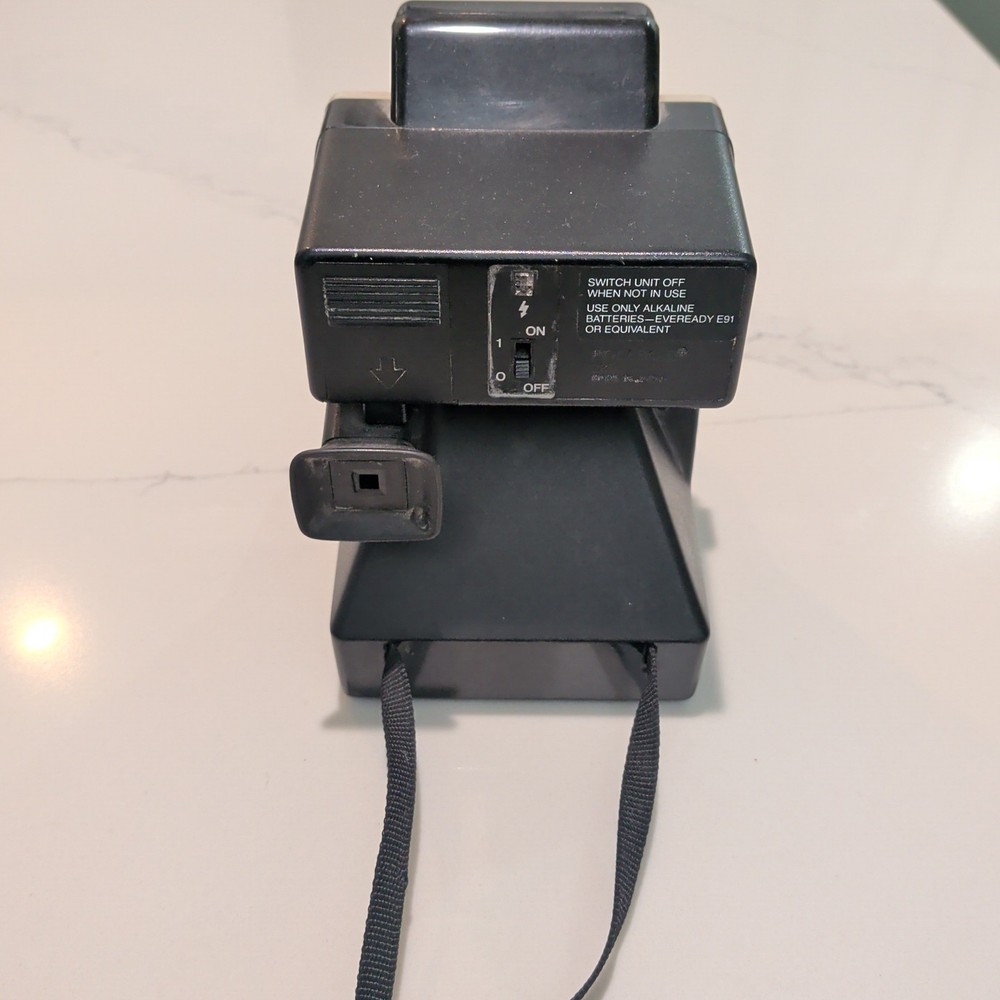 Polaroid One Step Camera With Q-Light Flash Untested
