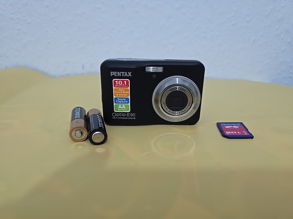 Pentax Digital Camera Optio E90 10.1MP Black , Flash Not Working