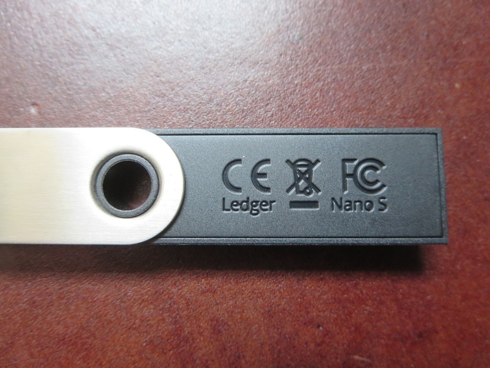 Ledger Nano S USB Hardware Wallet, Bitcoin Ethereum