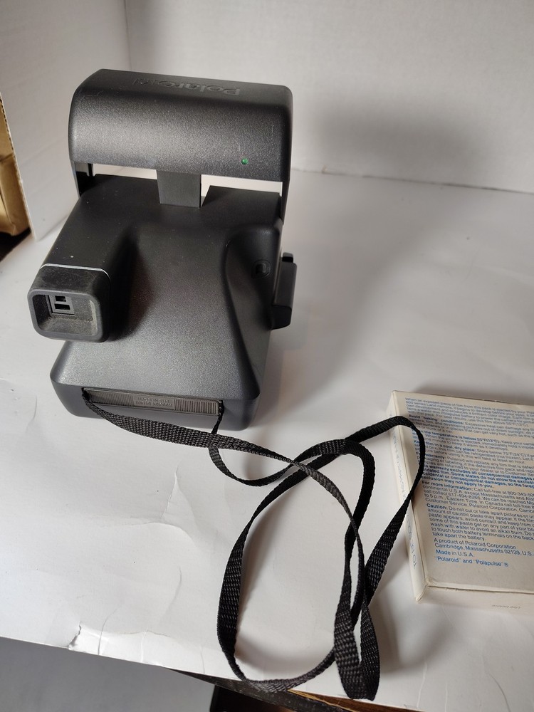 Polaroid One Step 600 Camera With Film