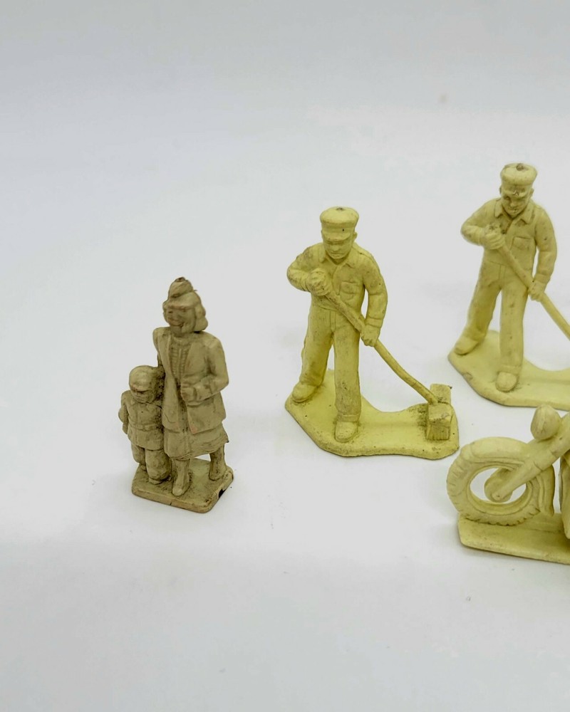 Plastic Model Train Layout Figures