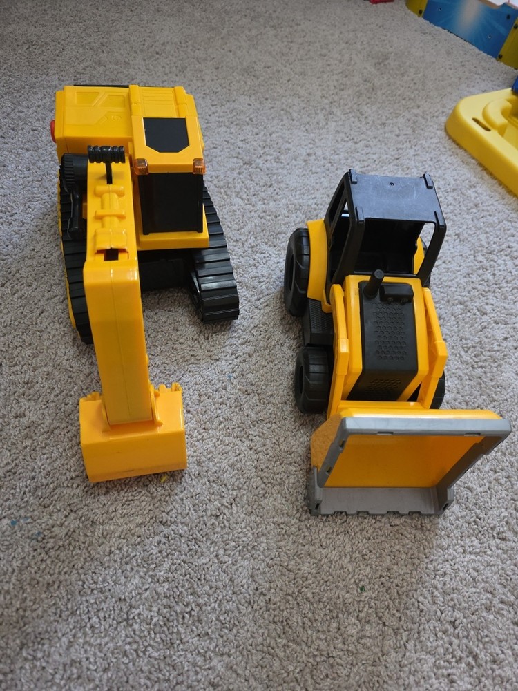 Lot 2 Battery Powered Cat Excavator Set Pre-owned Working