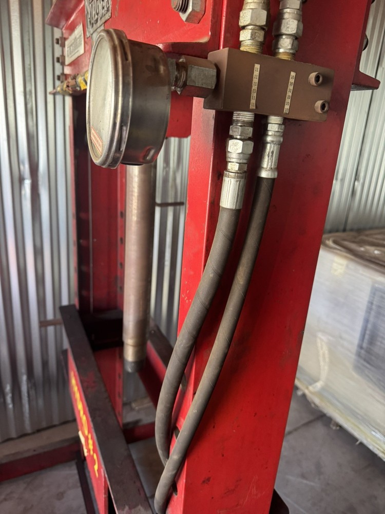 2008 Nuiger 50 ton hydraulic press