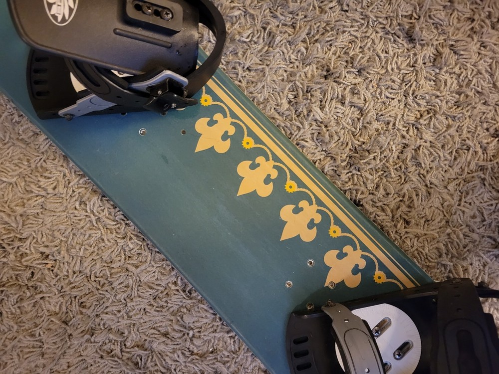 Vintage Apocalypse Snowboard 56" Spiral bindings missing 1 strap