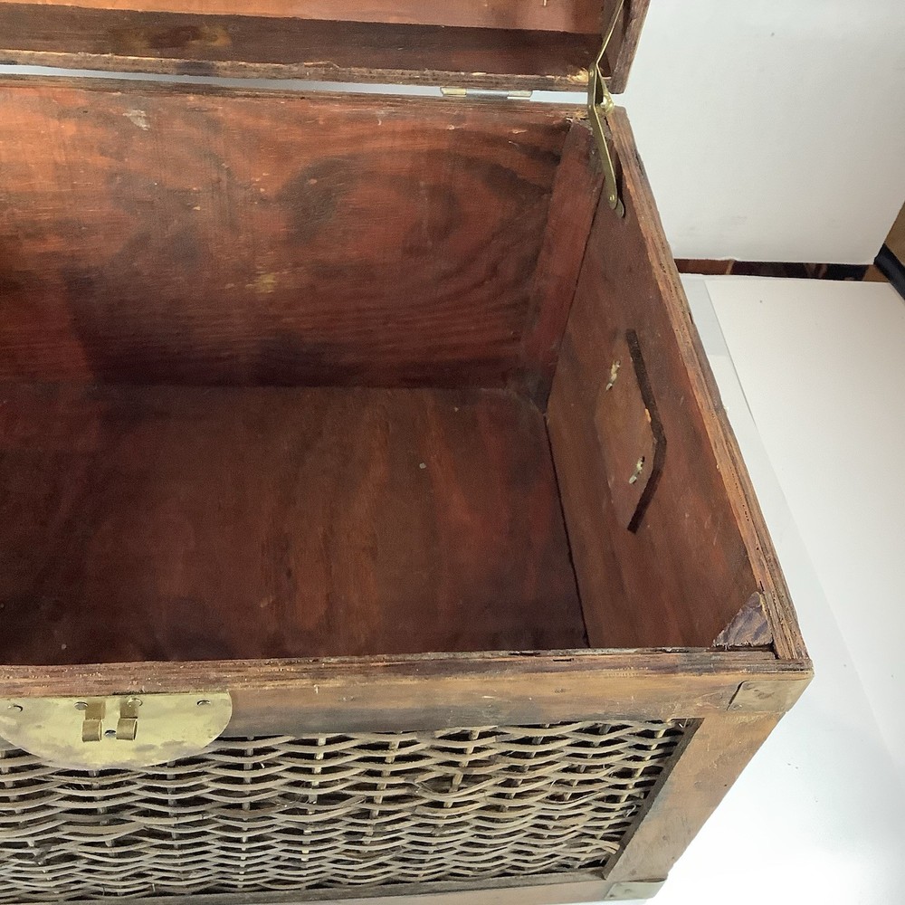 Vintage Wicker Camelback Trunk Large 19x14x14 Decorative Functional Unusual