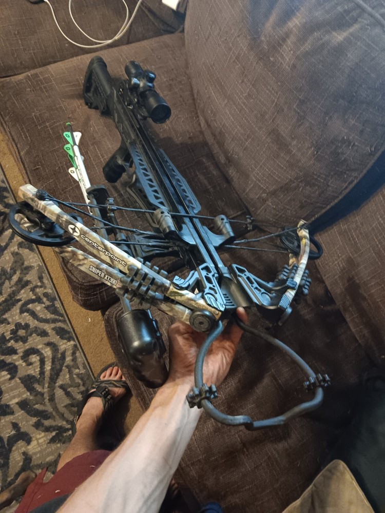 CenterPoint AXCD190FCK Dagger 390 Compound Crossbow