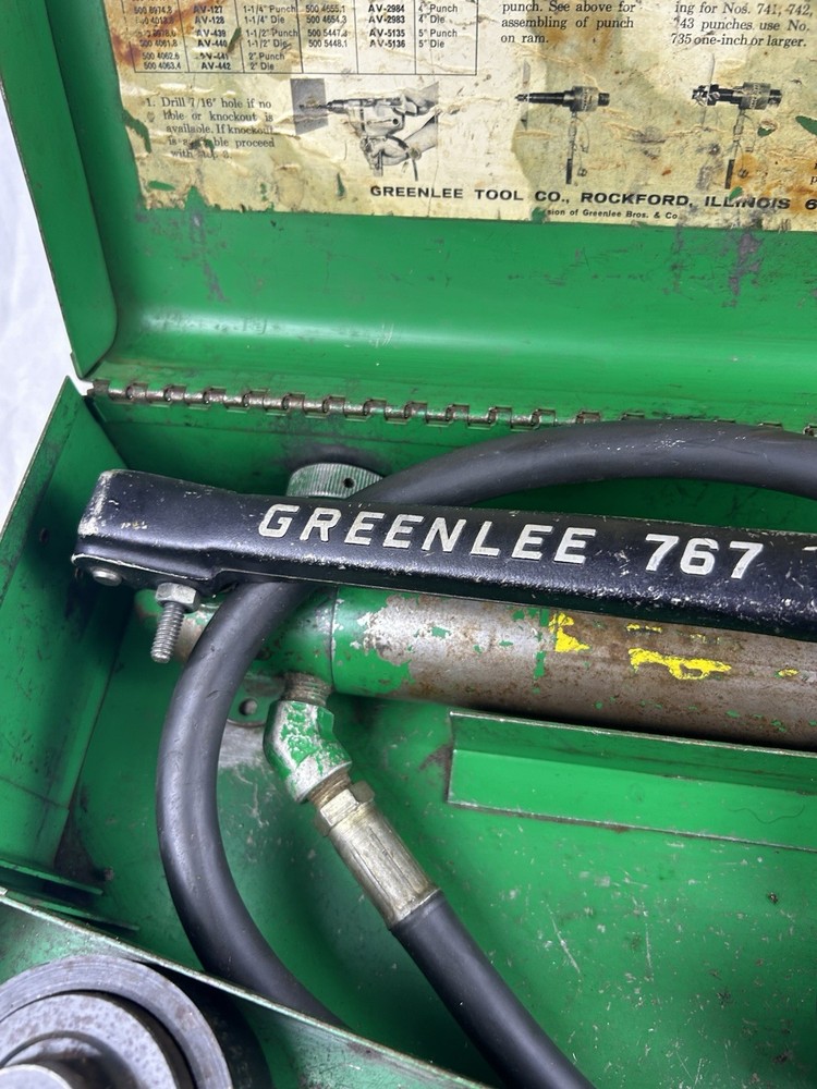 Greenlee 767 Hand Pump & Ram Hydraulic Knockout Driver With Conduit Punches
