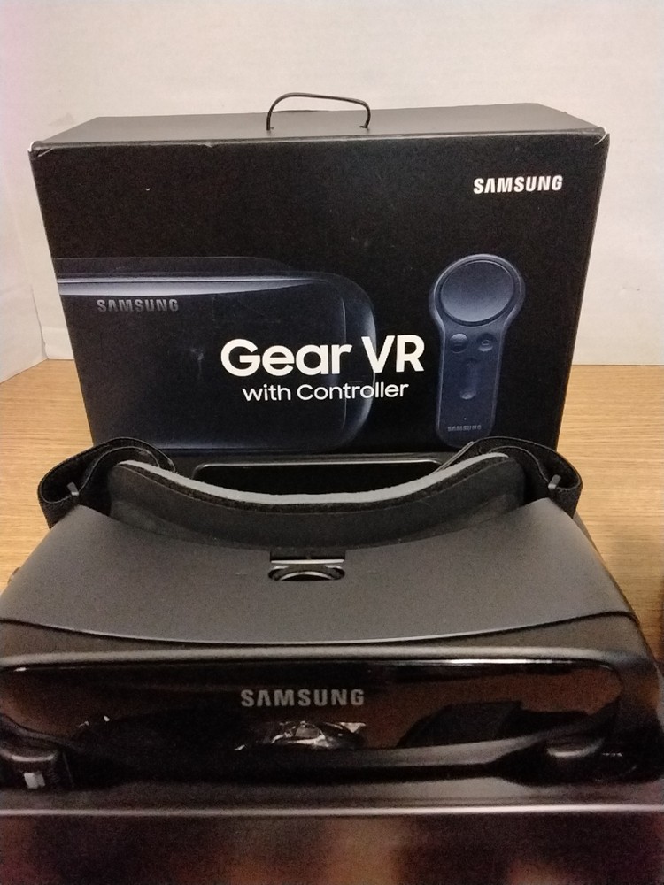 Same Day Samsung Gear VR Headset With Controller Oculus SM-R324NZAAXAR