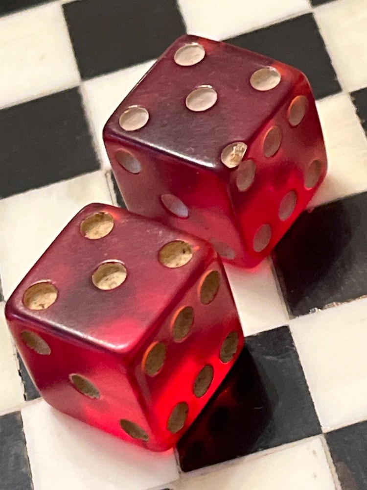 Antique cherry bakelite pip error dice - 5th pip askew & devoid 123125@