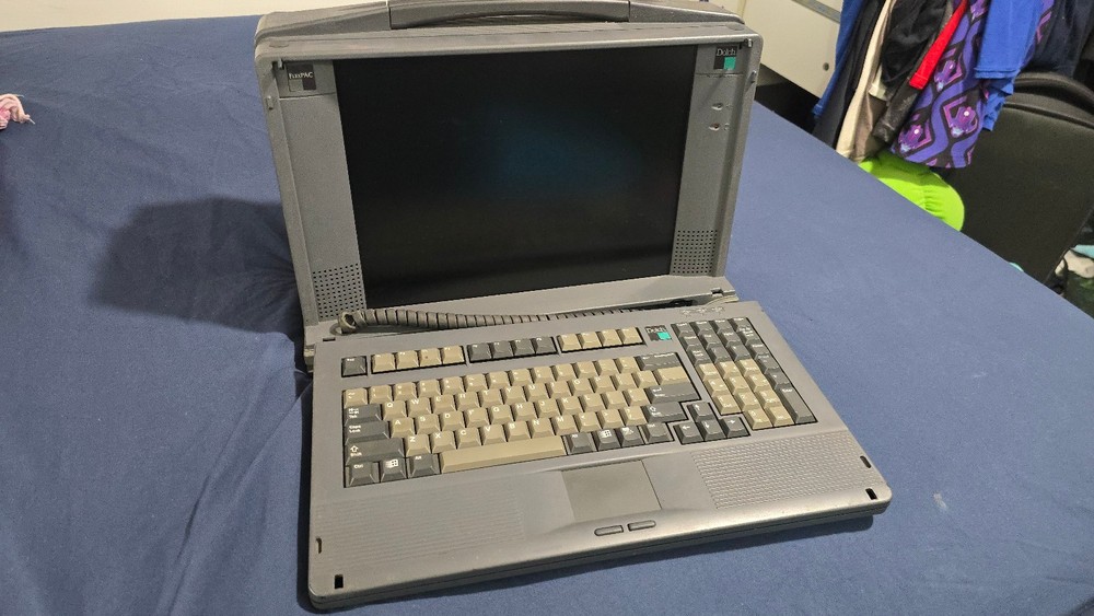 Dolch FlexPAC Vintage Computer Luggable Portable Pentium 3 PIII Gaming