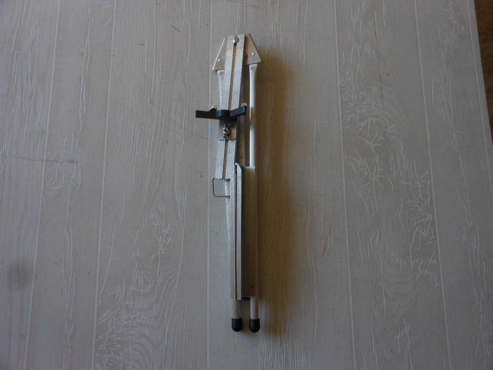 Tabletop easel for painting