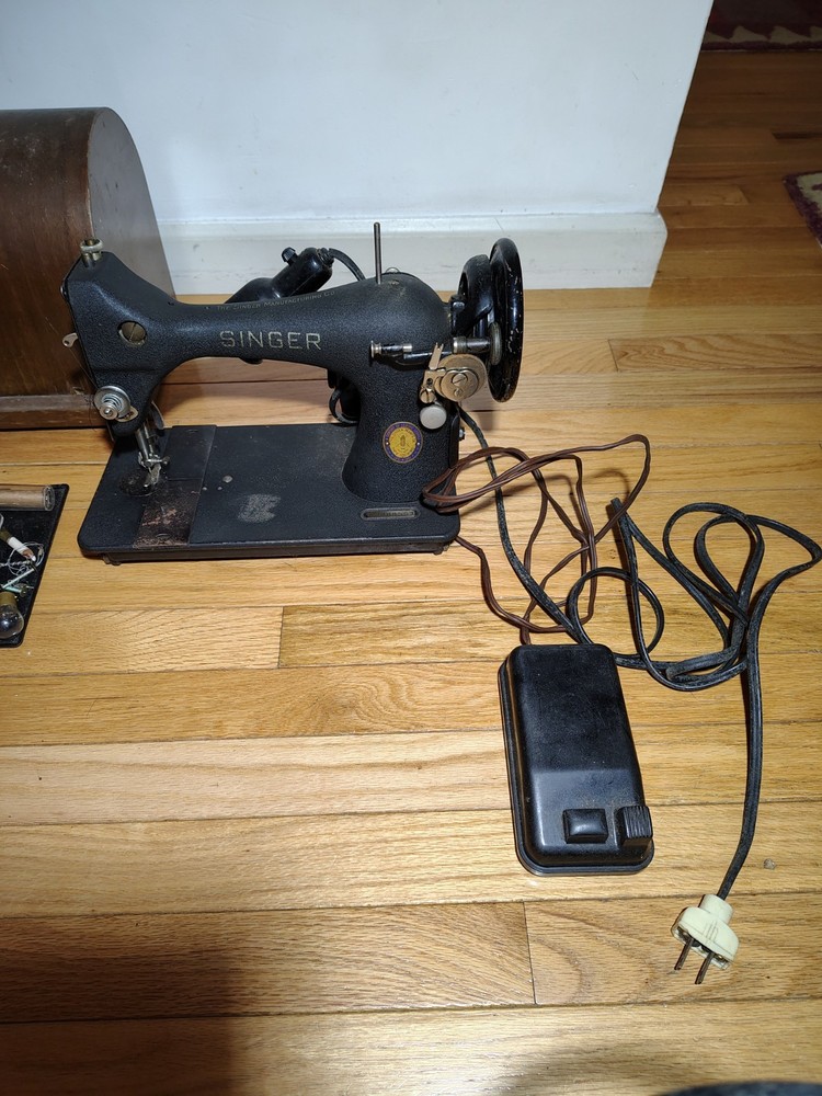 Singer 1950 #128 Sewing Machine /Working With Case