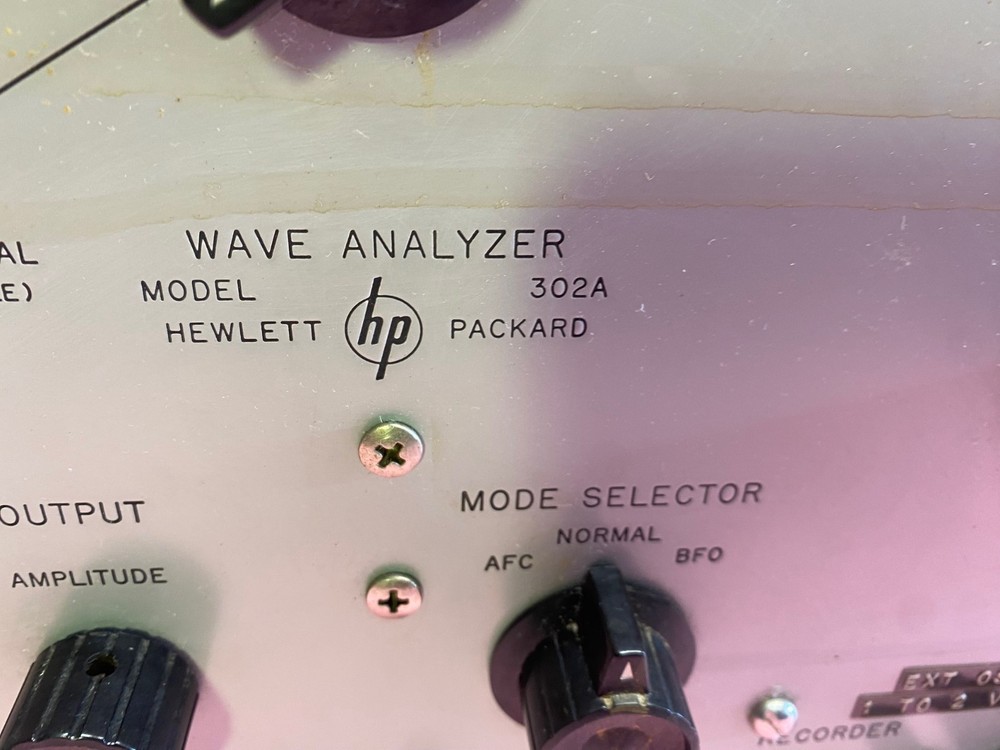 HEWLETT PACKARD 302A WAVE ANALYZER