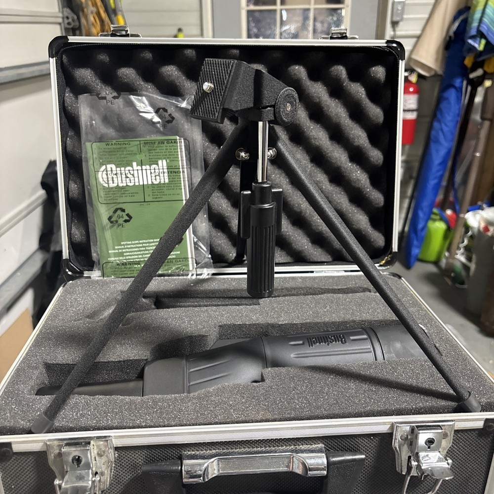 Bushnell Spotting Scope w/ hard shell carrying case & tripod